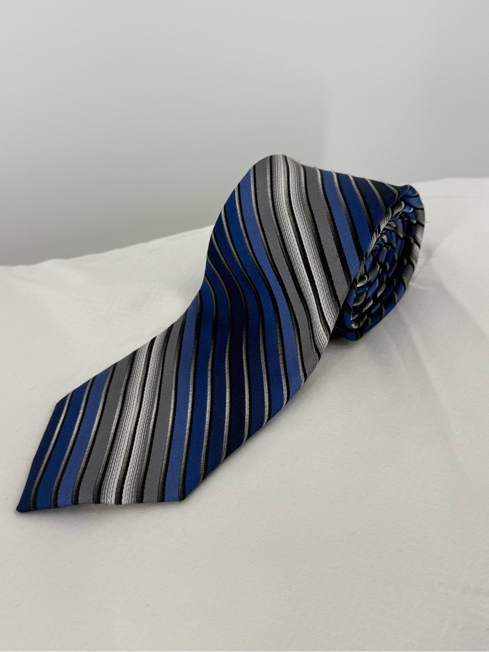 Van Heusen silk Blue and Gray Diagonal Striped Tie